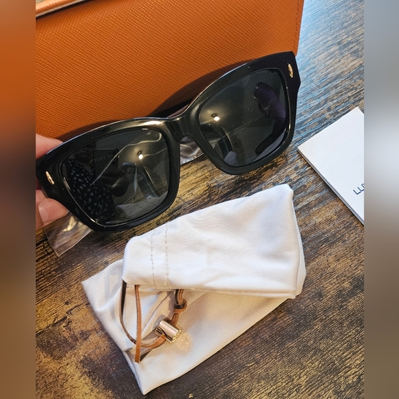 Tory Burch Sunglasses with Case TY7167  Black, NIB - Picture 4 of 8